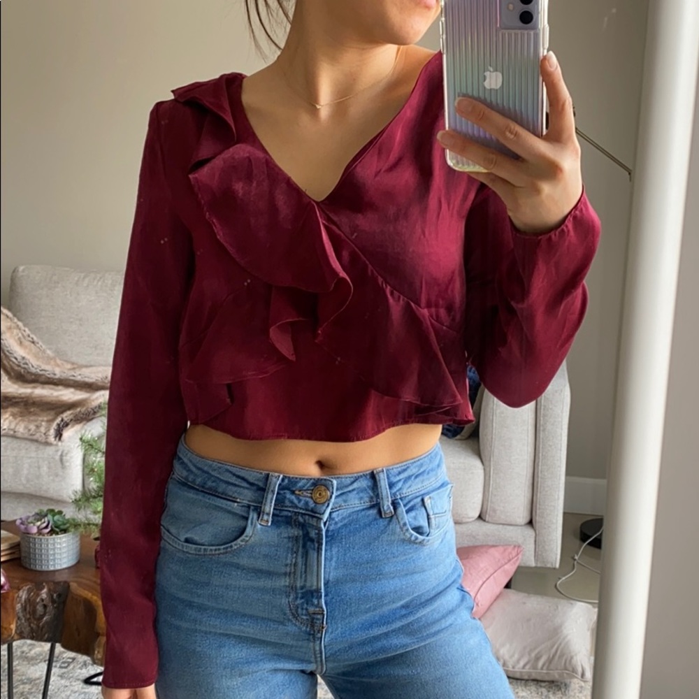 J.O.A Ruffled Crop Top - Picture 2 of 5